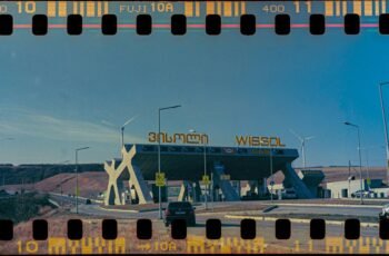 The 5 Best Portable Power Stations for Electric Cars in 2025 — Fast, Reliable, Road-Trip Ready